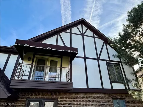 Exterior - 870 Pearson Cir #4, Boardman, OH 44512 photo 2 of 4