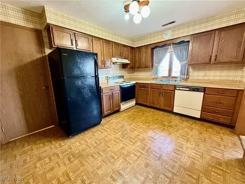 Kitchen - 870 Pearson Cir #4, Boardman, OH 44512 photo 1 of 2