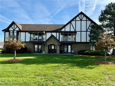 870 Pearson Cir #4, Boardman, OH 44512
