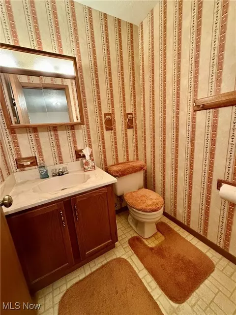 Bath - 870 Pearson Cir #4, Boardman, OH 44512 photo 1 of 2