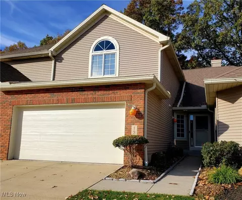 137 Ambleside Way, Amherst, OH 44001