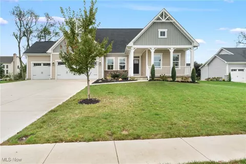 1240 Southbrook Cir NE, Canton, OH 44721