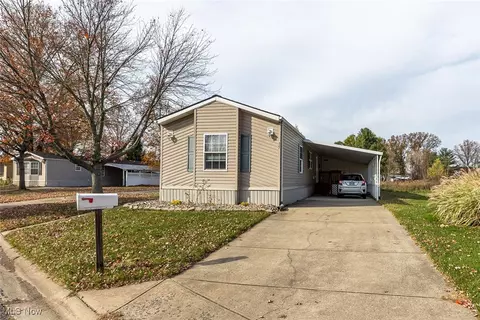15 Pageant Dr, Olmsted Twp, OH 44138