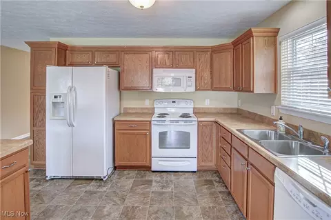 5263 Cardinal Ct, Lorain, OH 44053 photo 13