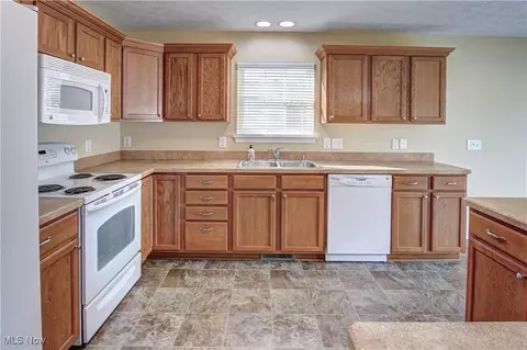 5263 Cardinal Ct, Lorain, OH 44053 photo 14