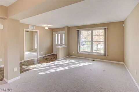 5263 Cardinal Ct, Lorain, OH 44053 photo 3
