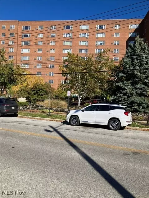 11820 Edgewater Dr #410, Lakewood, OH 44107