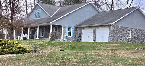 4000 Dorothy Dr, Zanesville, OH 43701