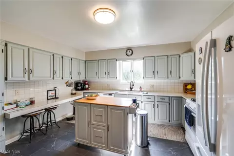 Kitchen - 2010 55th St NE, Canton, OH 44721 photo 3 of 4