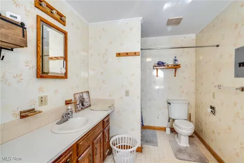 Bath - 2010 55th St NE, Canton, OH 44721 photo 1 of 3
