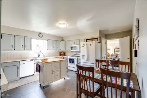 Kitchen - 2010 55th St NE, Canton, OH 44721 photo 1 of 4