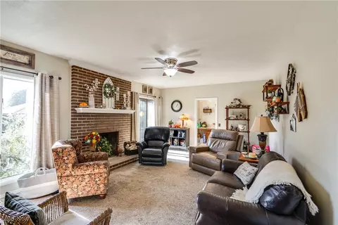 Living - 2010 55th St NE, Canton, OH 44721 photo 2 of 4