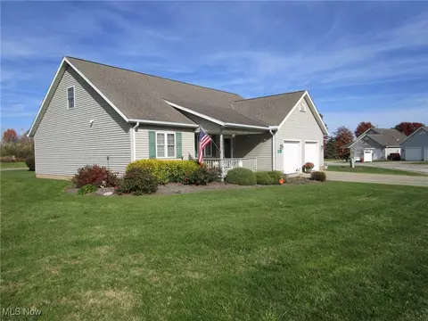14867 Dunlin Ct, Middlefield, OH 44062