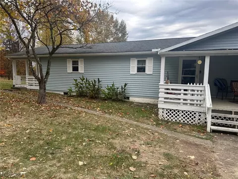 717 Valley Mills Rd, Parkersburg, WV 26104