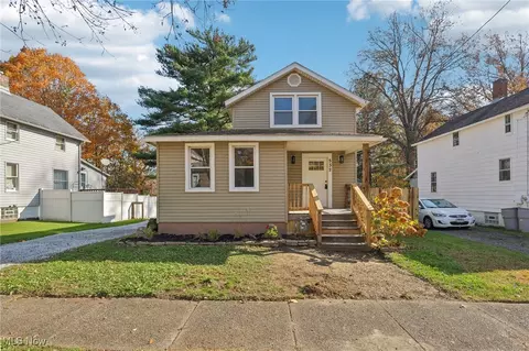 532 Day St, Ravenna, OH 44266