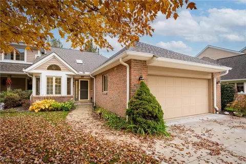 5184 Sea Pines Cir NW, Canton, OH 44718
