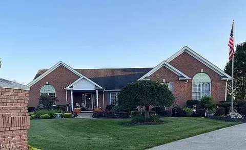 2011 Royal Oak Dr, Uniontown, OH 44685