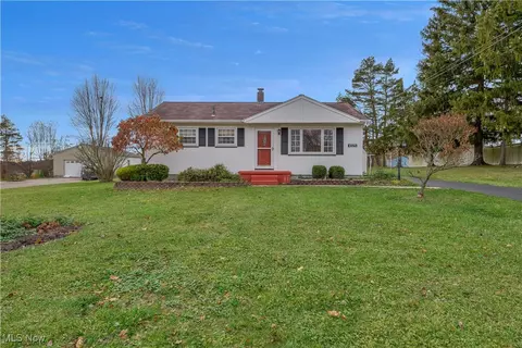 4525 N Leavitt Rd NW, Warren, OH 44485