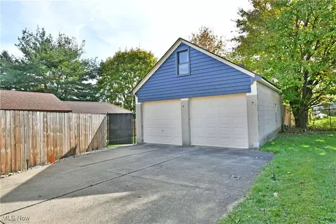 102 Morrison St, Struthers, OH 44471 photo 2