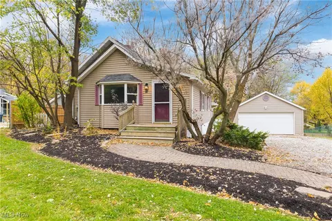 332 Hazelwood Ave, Barberton, OH 44203