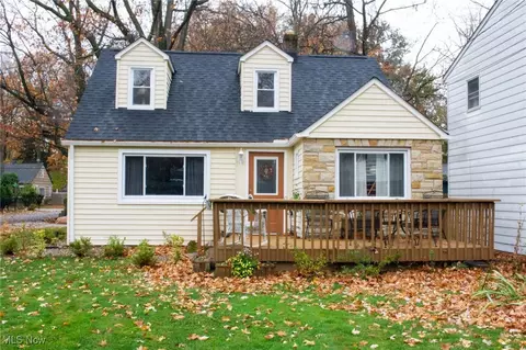 240 Plymouth Rd, Eastlake, OH 44095