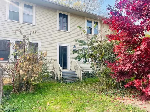 1425 N Market St, East Palestine, OH 44413