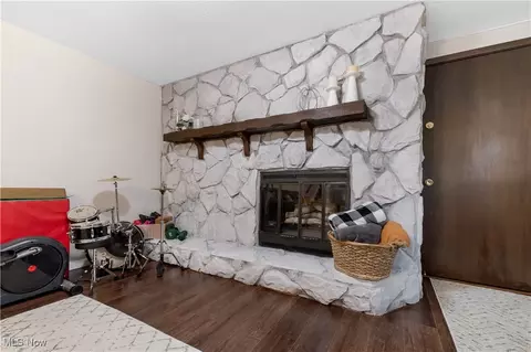 Living - 5505 Broadmill Dr, Broadview Heights, OH 44147 photo 3 of 3