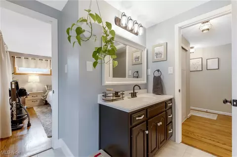 Bath - 5505 Broadmill Dr, Broadview Heights, OH 44147 photo 3 of 4