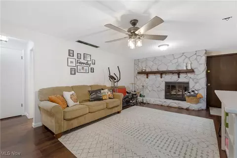 Living - 5505 Broadmill Dr, Broadview Heights, OH 44147 photo 2 of 3
