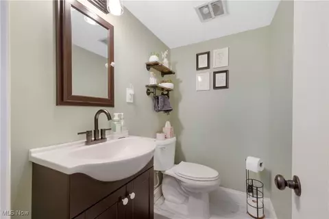 Bath - 5505 Broadmill Dr, Broadview Heights, OH 44147 photo 4 of 4