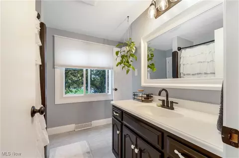 Bath - 5505 Broadmill Dr, Broadview Heights, OH 44147 photo 1 of 4