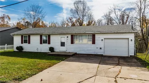 37 Elm St, Davisville, WV 26142