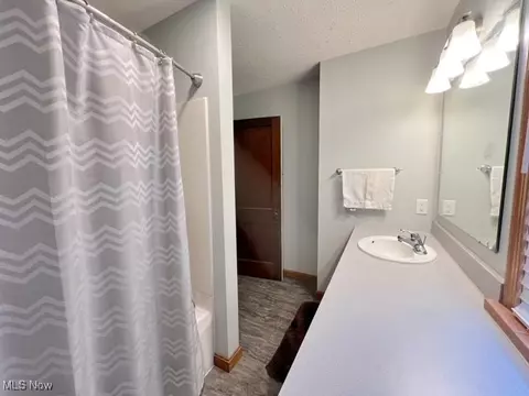 Bath - 1117 Dover Ave, Dover, OH 44622 photo 3 of 3