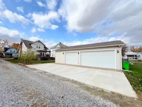 Exterior - 1117 Dover Ave, Dover, OH 44622 photo 5 of 8