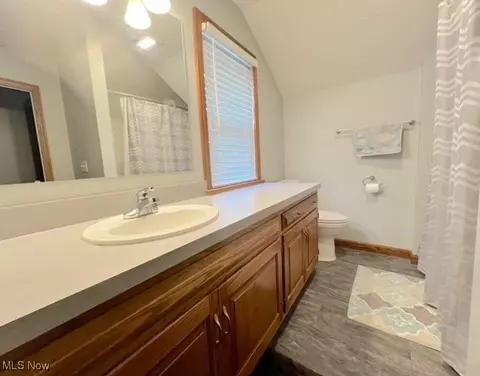 Bath - 1117 Dover Ave, Dover, OH 44622 photo 2 of 3