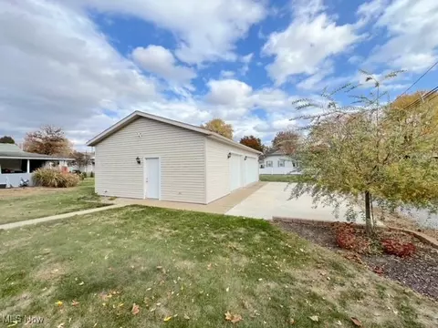 Exterior - 1117 Dover Ave, Dover, OH 44622 photo 4 of 8