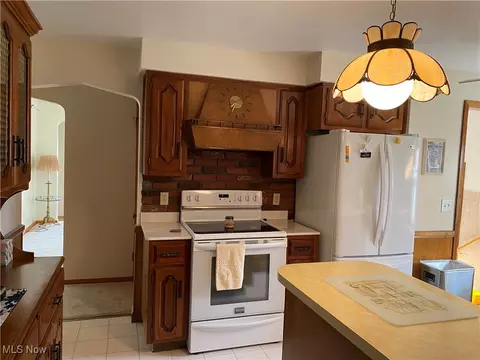 Kitchen - 421 W Omar St, Struthers, OH 44471 photo 1 of 4