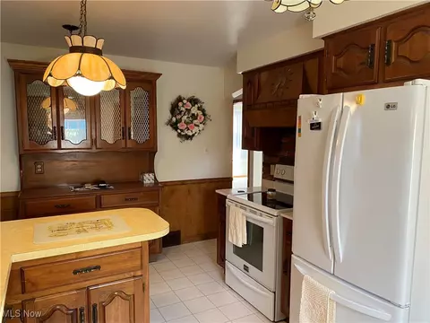 Kitchen - 421 W Omar St, Struthers, OH 44471 photo 3 of 4