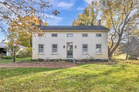 2547 Royalwood Rd, Broadview Heights, OH 44147