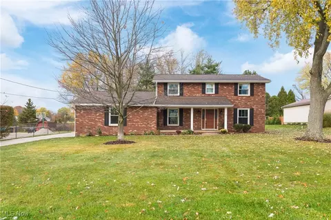 5921 Longbrook St SW, Massillon, OH 44646