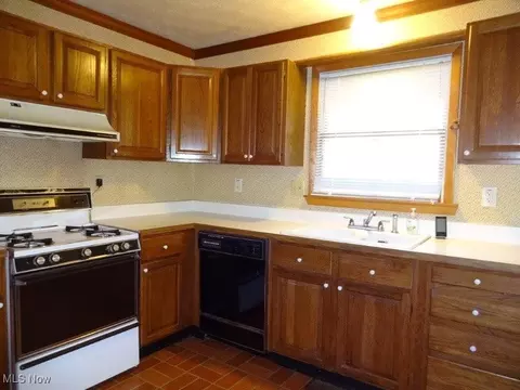 33 Edgewood Ln, Spencer, WV 25276 photo 12