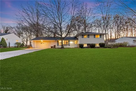 6816 Westview Dr, Brecksville, OH 44141