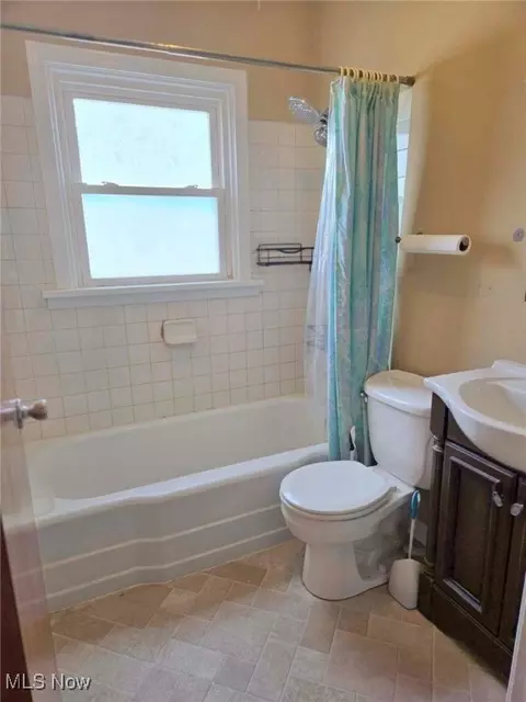 Bath - 590 Bell Ave, Elyria, OH 44035 photo 1 of 1