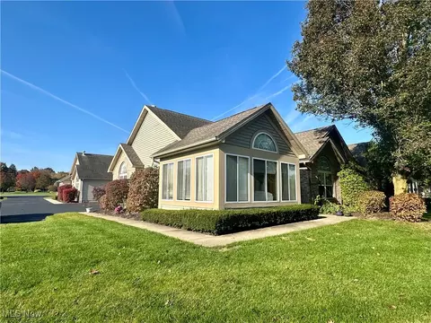 904 Willow Brook Dr NE, Warren, OH 44483
