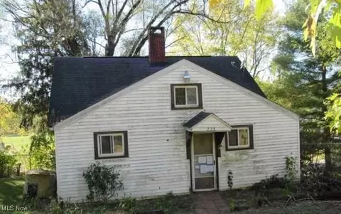 228 Keys St, Sherrodsville, OH 44675