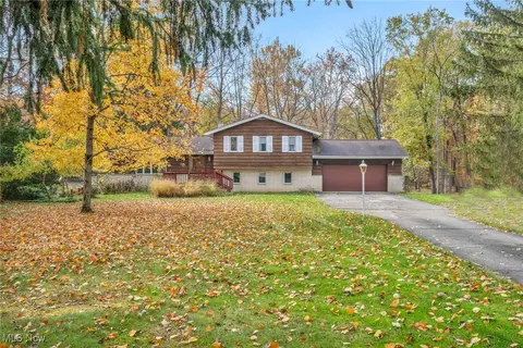 16898 S Meadowpark Dr, Walton Hills, OH 44146