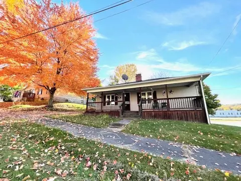 64 Hazel St, Leetonia, OH 44431