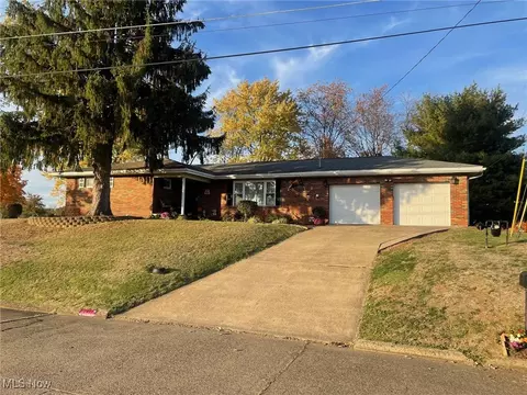 1811 Mt Vernon Cir, Parkersburg, WV 26101