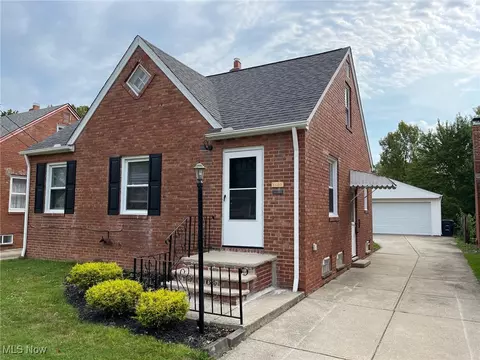 1539 Winchester Rd, Lyndhurst, OH 44124