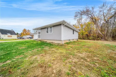 Exterior - 7139 Center Rd, Ashtabula, OH 44004 photo 2 of 5